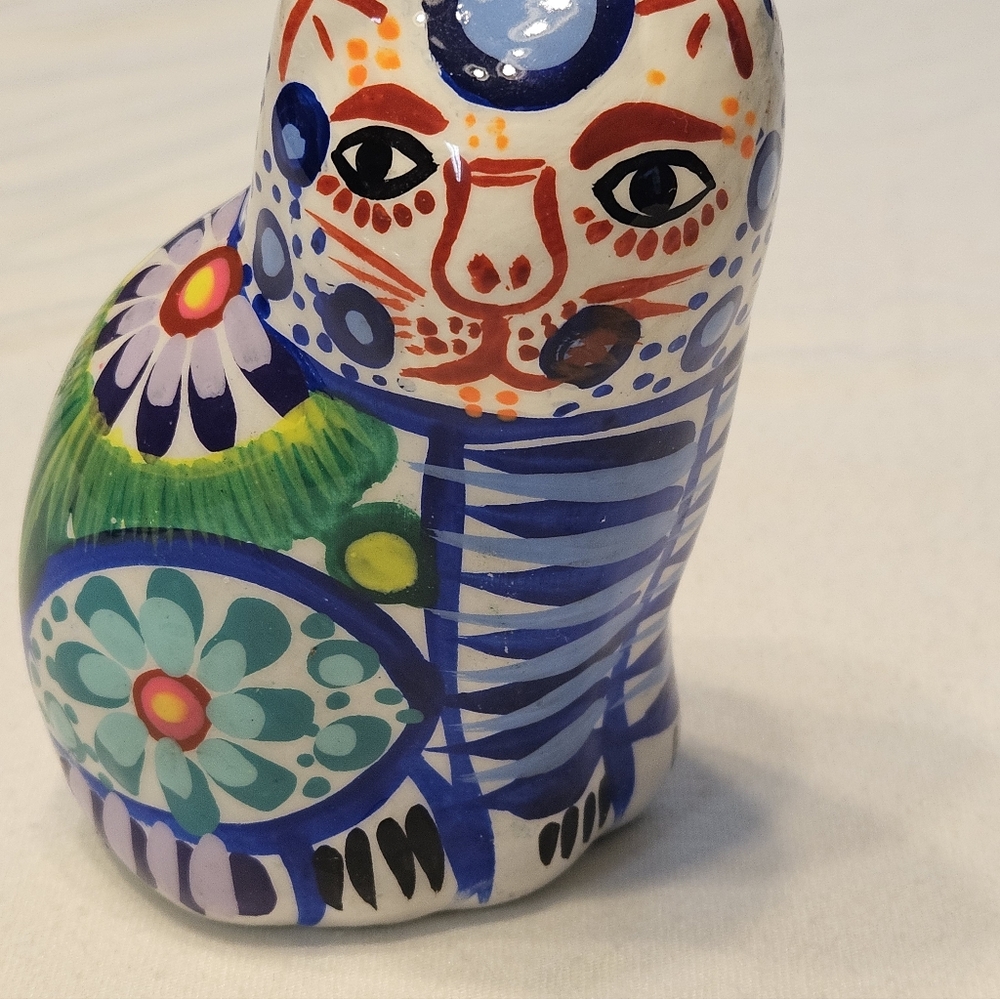 Mexican Folk Art Colorful Ceramic Cat Figurine. - Picture 3 of 7